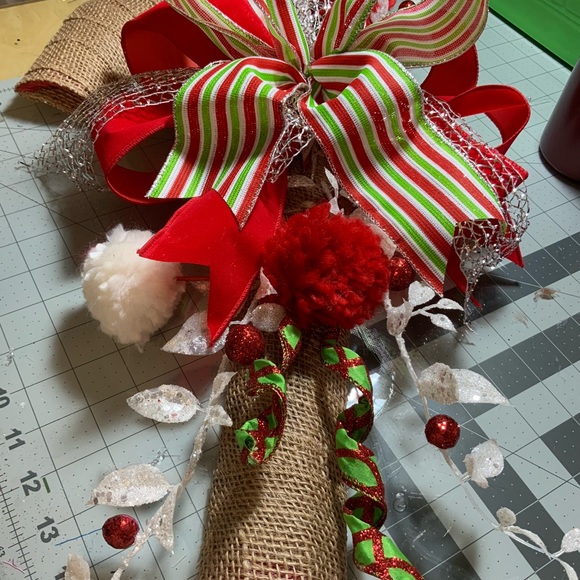 Candy Cane Wreath - Picture 6 of 8